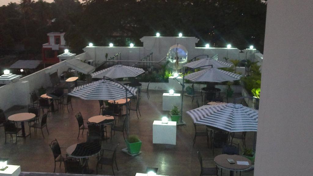 קולאם Hotel Sea Palace מראה חיצוני תמונה