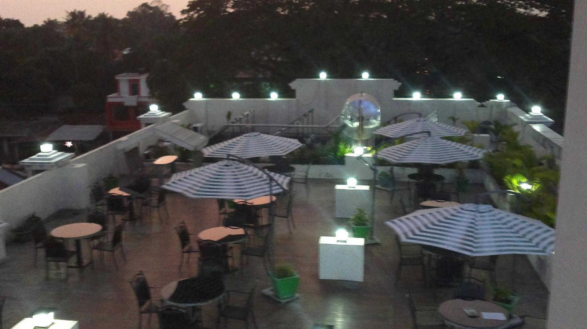 קולאם Hotel Sea Palace מראה חיצוני תמונה